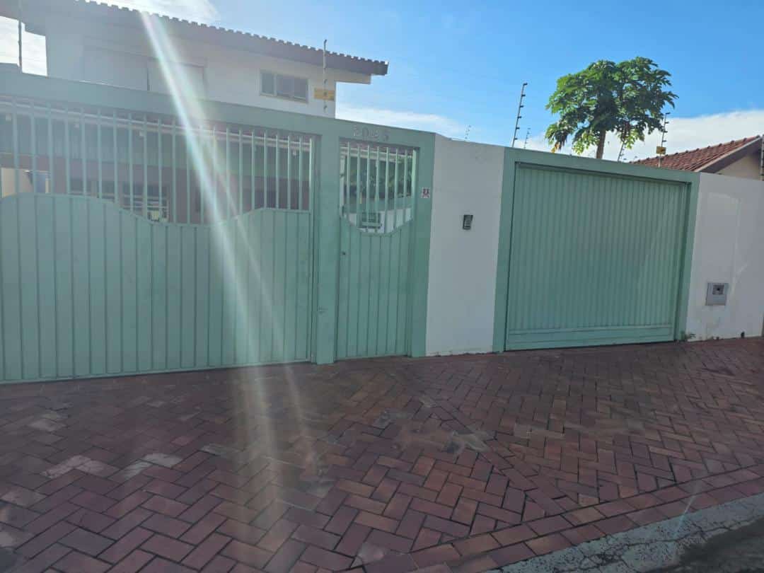 Sobrado clássico, com muito espaço REF: 63