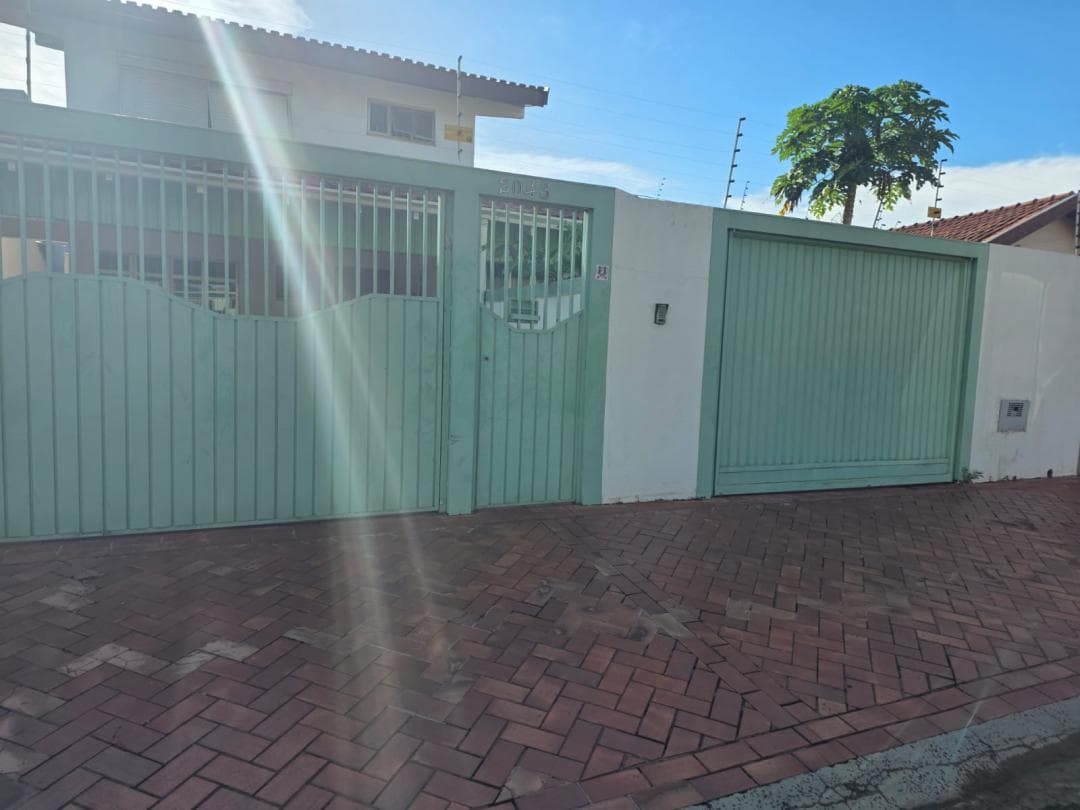 Sobrado clássico, com muito espaço REF: 63