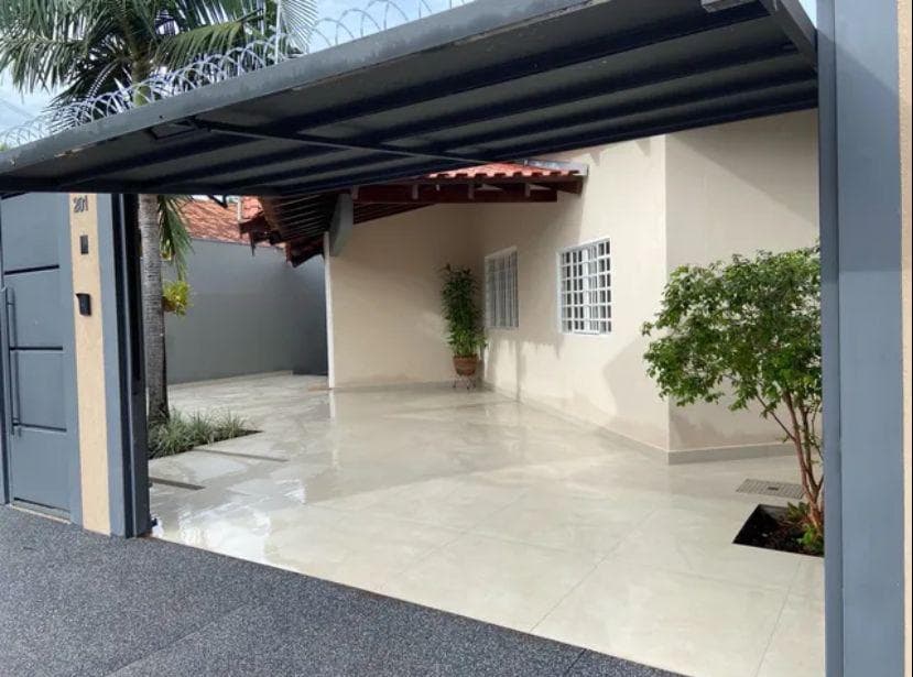 Belíssima casa  com piscina no Carandá Bosque REF: 44